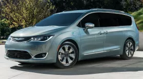 2017 Chrysler Pacifica & 2016 Porsche Cayman GT4: asset-mezzanine-16x9