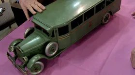 Appraisal: Buddy "L" Toy Bus, ca. 1930: asset-mezzanine-16x9