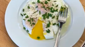 Jacques Pépin makes fried eggs: asset-mezzanine-16x9