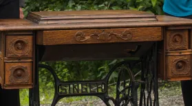 Appraisal: Singer Oak-cased Sewing Machine & Table, ca. 1900: asset-mezzanine-16x9