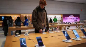 News Wrap: Trump threatens tariffs on EU imports and iPhones: asset-mezzanine-16x9