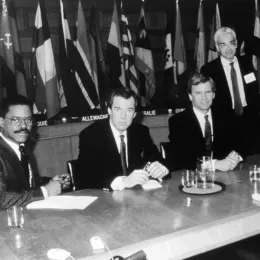  Bernard Shaw (CNN), Peter Jennings (ABC), Tom Brokaw (NBC), Robert MacNeil (PBS), with producer Harry Moses