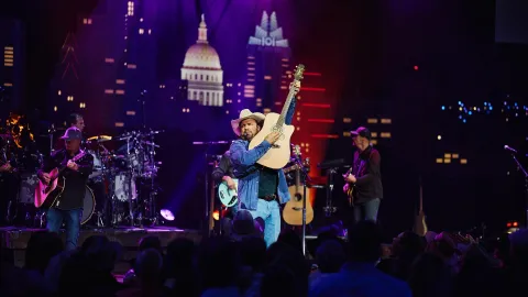 Austin City Limits Hall of Fame Honors Garth Brooks: asset-mezzanine-16x9