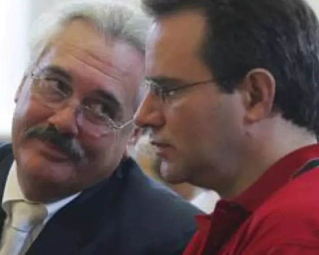 FILE - Defense attorney Gerald Kelly confers with defendant Stephen Stanko during a pretrial hearing at the Georgetown County Courthouse in Georgetown, S.C., Monday, July 31, 2006. (AP Photo/Tom Murray, Pool, File)
