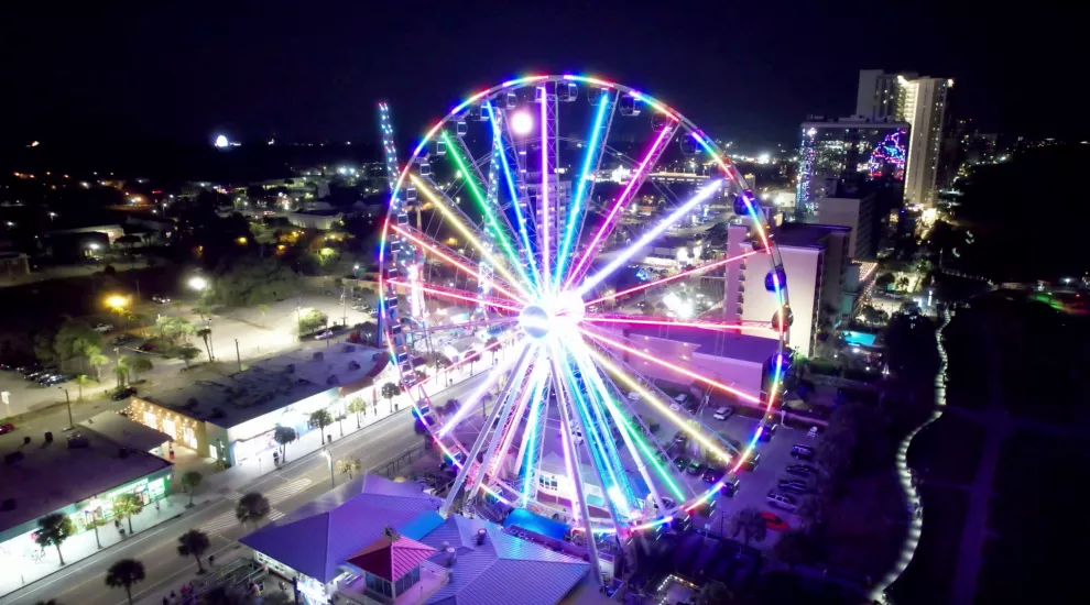 Myrtle Beach Skywheel lit up at night.