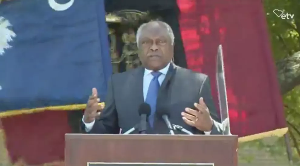 Congressman Jim Clyburn making remarks about the broadband pilot project