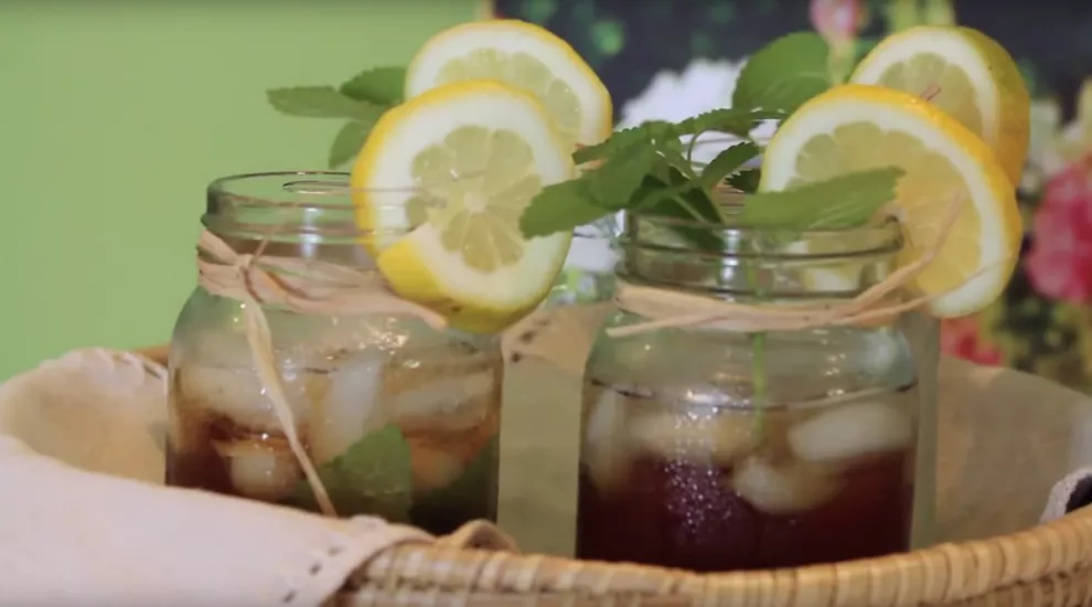 Sweet Tea in a Mason Jar with lemon