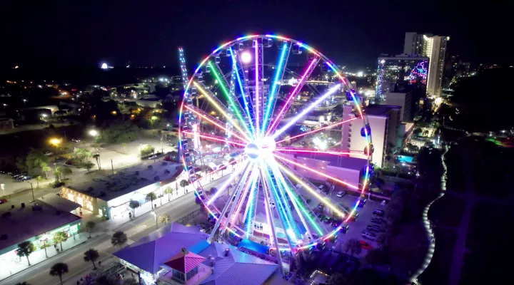 Myrtle Beach Skywheel lit up at night.