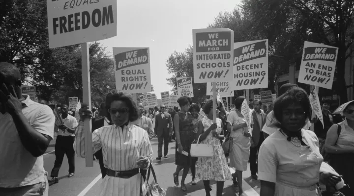 African American women and men carry signs calling for equal rights in 1963 more than 40 years after the 19th ammendent was pass