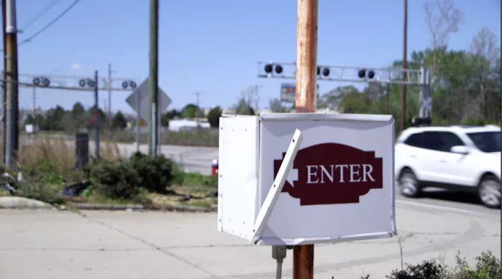 broken hotel sign