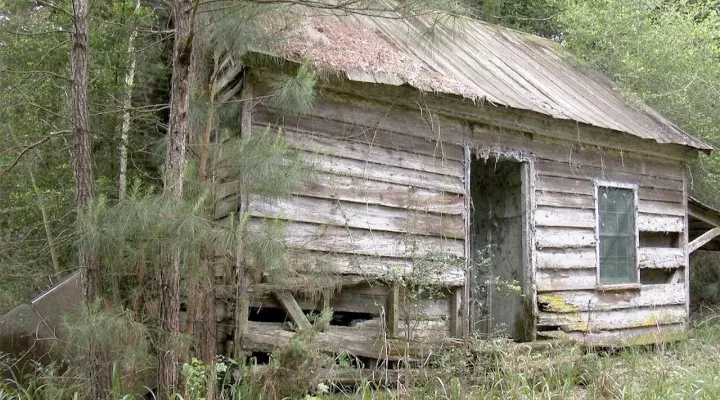 photo of an old dilapidated slave cabin