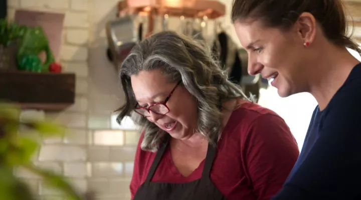 Chef Vivian Howard learns about pickles