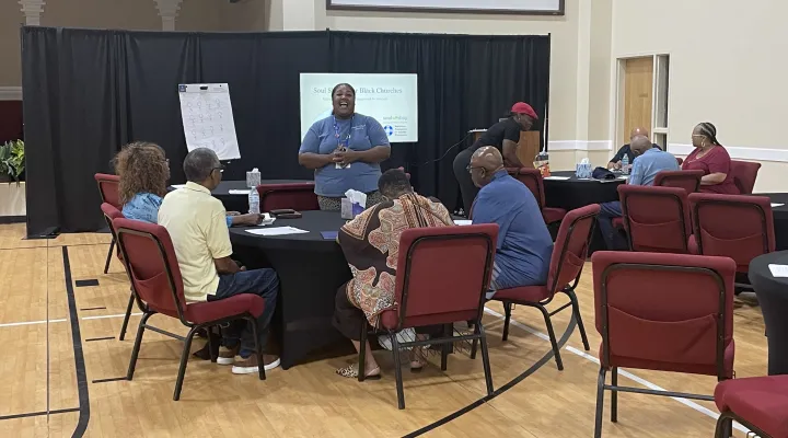  Soul Shop trainer Tori Oluseyi talks with attendees in Greenville, SC.