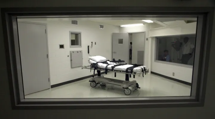 FILE- Alabama's lethal injection chamber at the Holman Correctional Facility in Atmore, Ala., is pictured, Oct. 7, 2002. Alabama Gov. Kay Ivey said Friday, Feb. 24, 2023, that the state is ready to resume executions and “obtain justice” for victims' families after lethal injections were paused for three months for an internal review of the state's death penalty procedures. (AP Photo/Dave Martin, File)