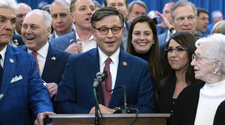 El representante Mike Johnson, de Luisiana, habla tras ser nominado por los republicanos para ocupar la presidencia de la Cámara de Representantes federal, el martes 24 de octubre de 2023 en el Capitolio de Washington. (AP Foto/Jose Luis Magana)