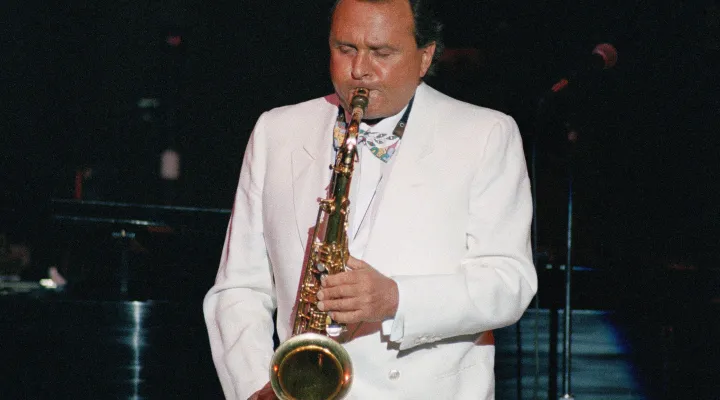 Stan Getz performs in New York City at Carnegie Hall July 1, 1988.    The concert was sponsored by the JVC Jazz Festival and featured songs of the late, great jazz drummer Buddy Rich.    (AP Photo/ Carlos Rene Perez)